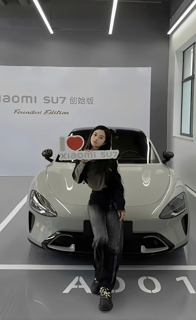车主质量都这么高的吗？仙女也就长这样吧九游会j9入口登录新版小米SU7的美女(图4)