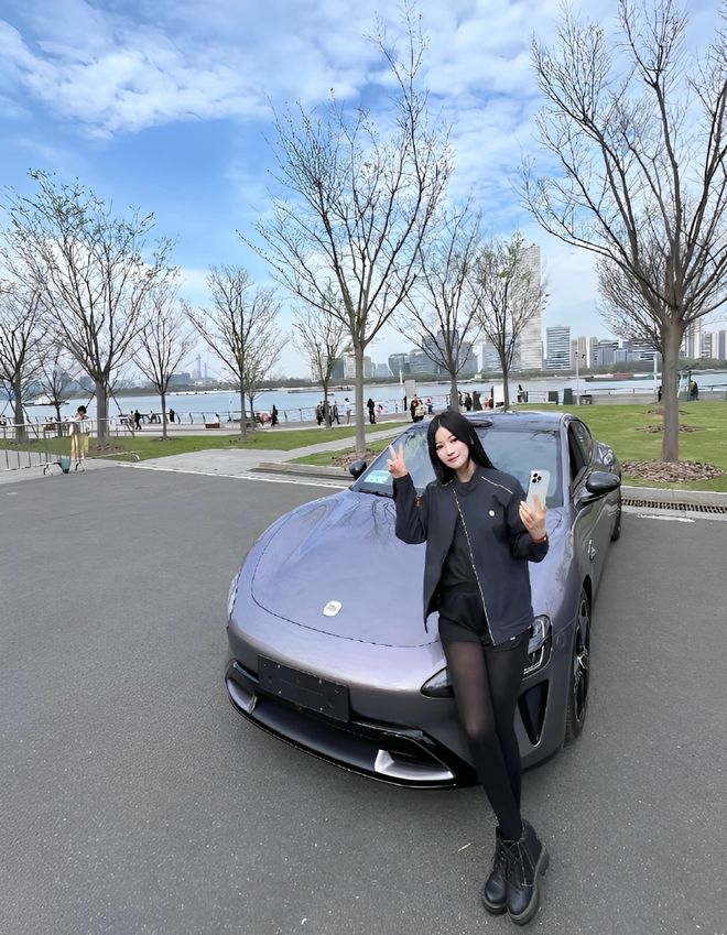车主质量都这么高的吗？仙女也就长这样吧九游会j9入口登录新版小米SU7的美女