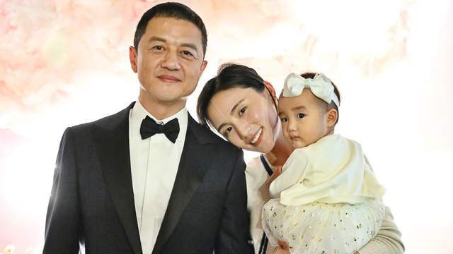 3岁女儿大哭不愿搬到老小区水泥房j9国际李亚鹏妻子自曝没钱了！(图3)