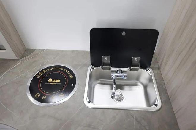 税！9月19亮相成都房车展这才是人民需要的五菱房车j9九游真人游戏第一平台不到20万上绿牌还免购置(图3)